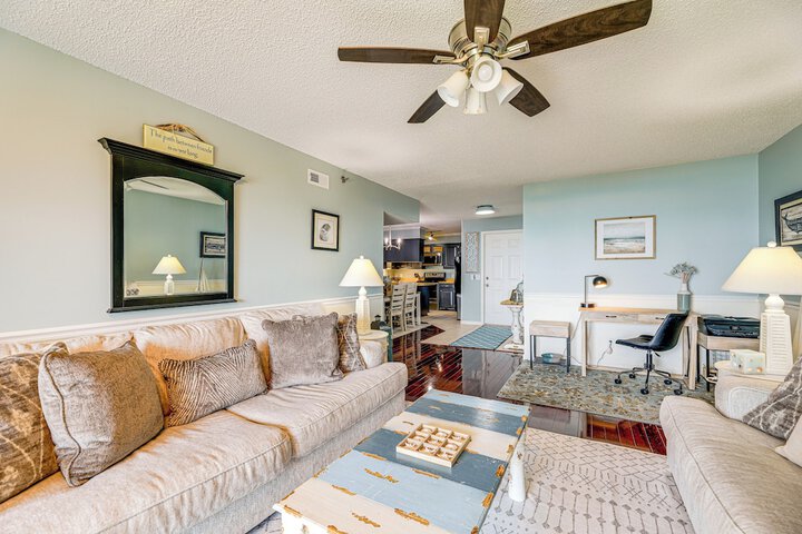 N Topsail Beach Oceanfront Condo w / Pool!