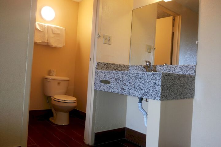 Room 6 of 38