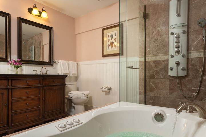 Grand Harbor Inn