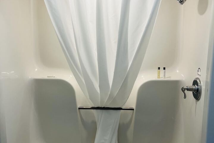 Room 5 of 16