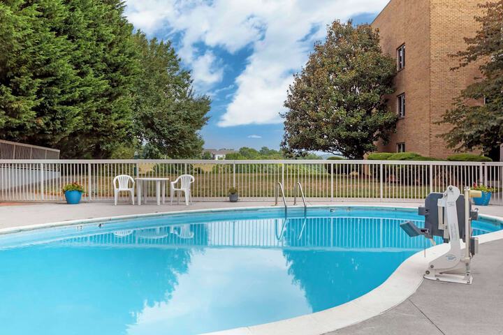 Pool 4 of 38