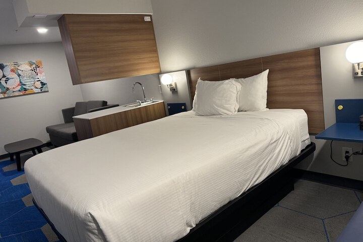 Room 30 of 50