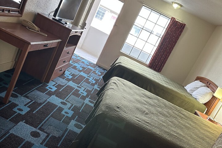 Room 10 of 15