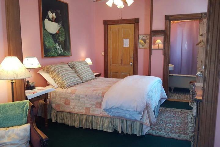 Room 9 of 11