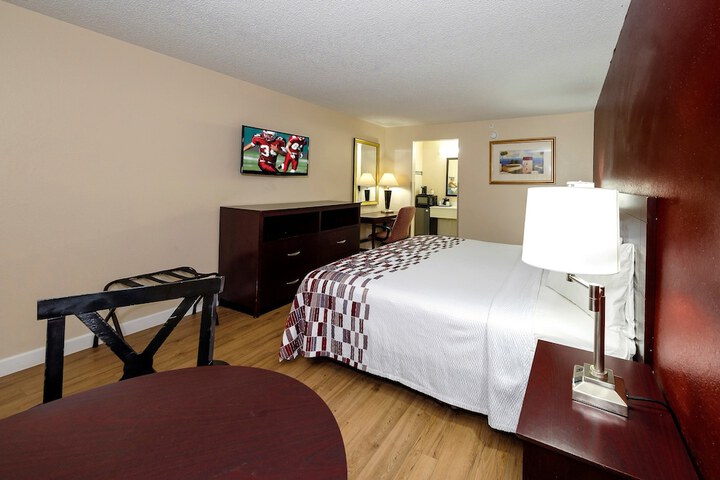 Room 7 of 33