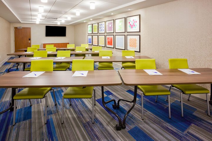 Holiday Inn Express & Suites Des Moines Downtown by IHG