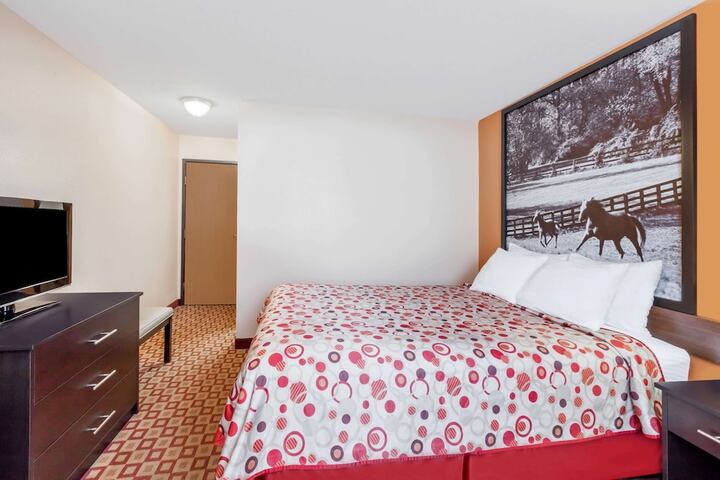 Room 5 of 15