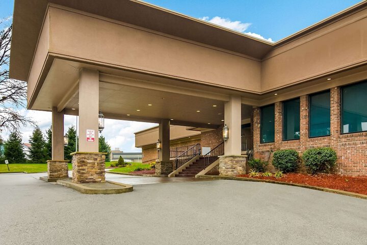 Comfort Inn & Suites Pittsburgh Fox Chapel