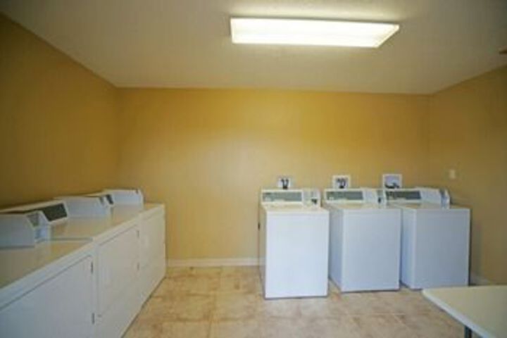 Eagle Inn & Suites