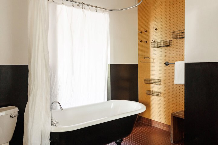 Room 49 of 76
