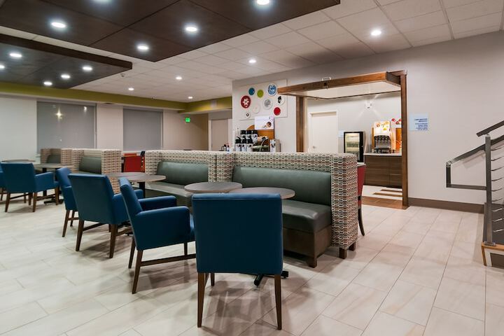 Holiday Inn Express & Suites Everett by IHG