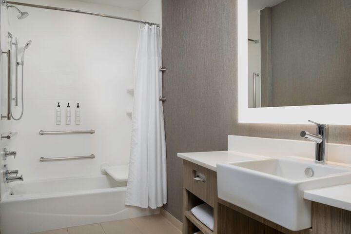 Room 20 of 33