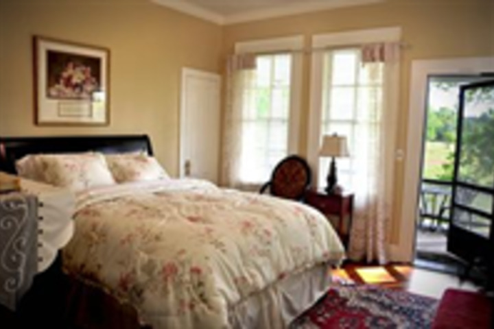 TEXAS FOREST COUNTRY RETREAT