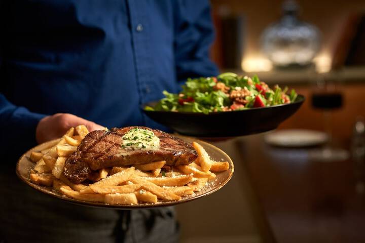 Dining 55 of 77