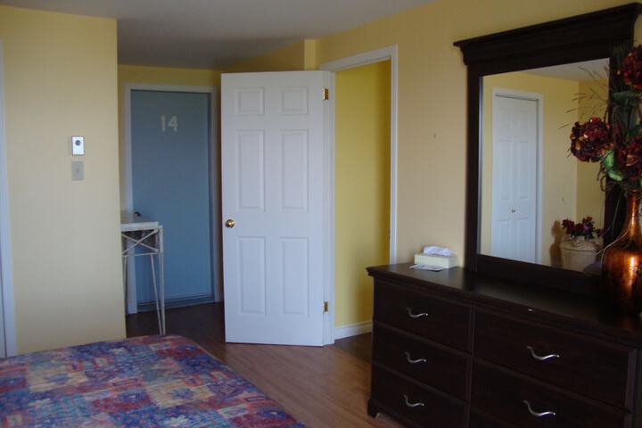 Room 11 of 36