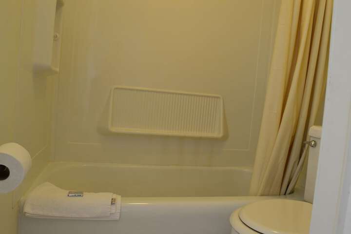 Room 7 of 34