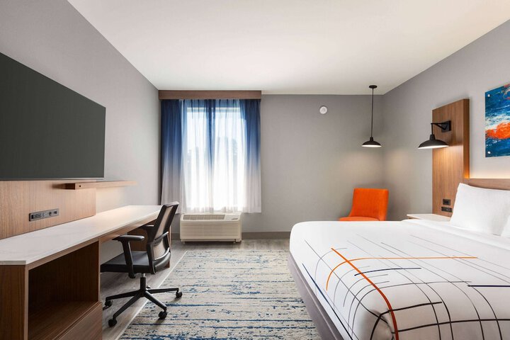 Room 13 of 42