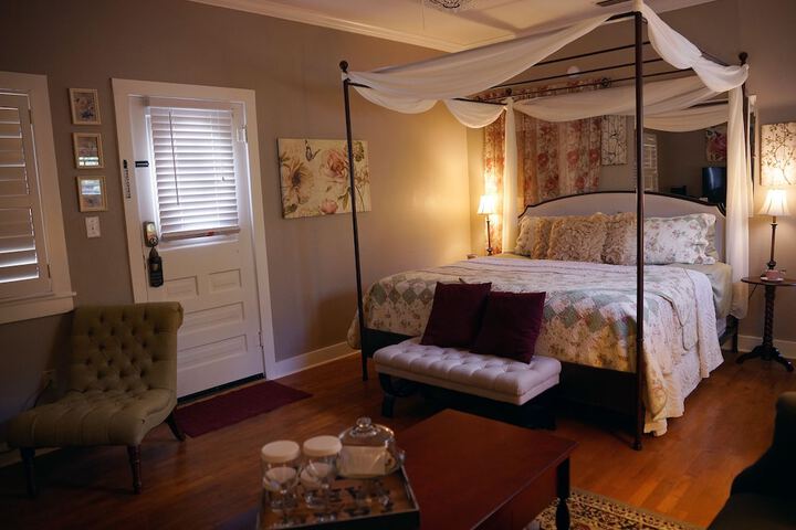 Room 28 of 48