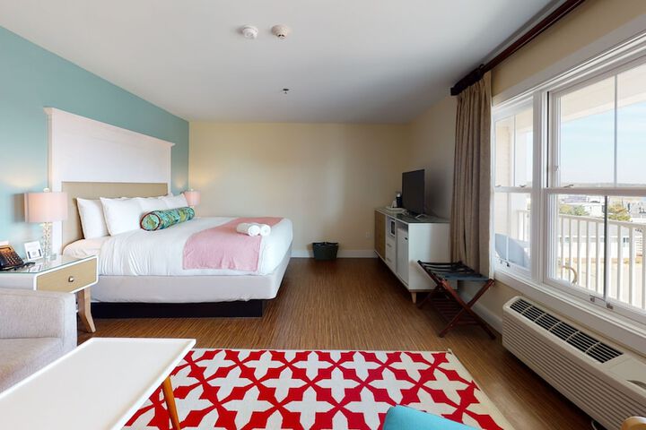 Room 28 of 80