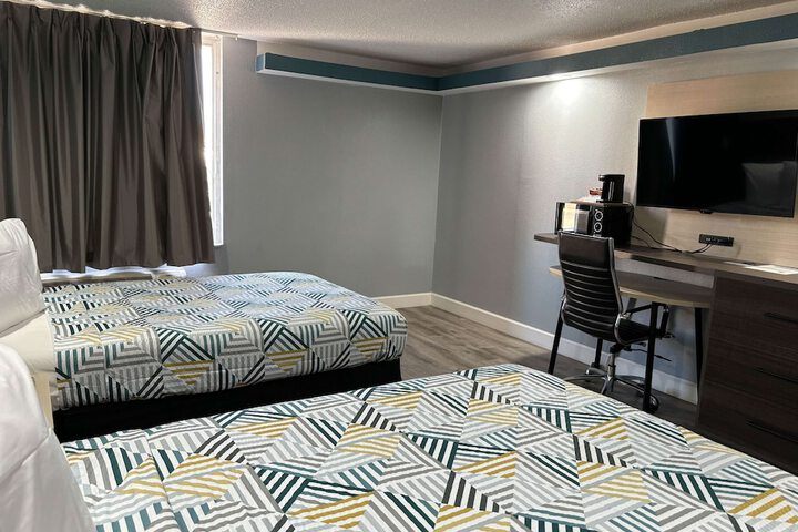Room 13 of 32