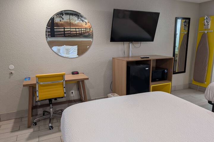 Room 6 of 25