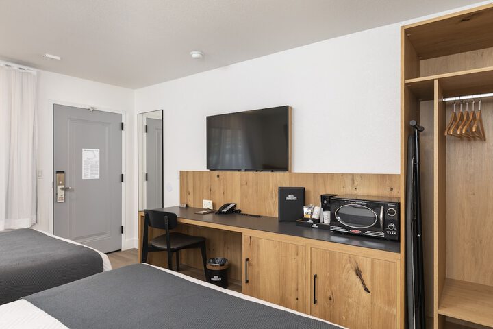 Room 32 of 54