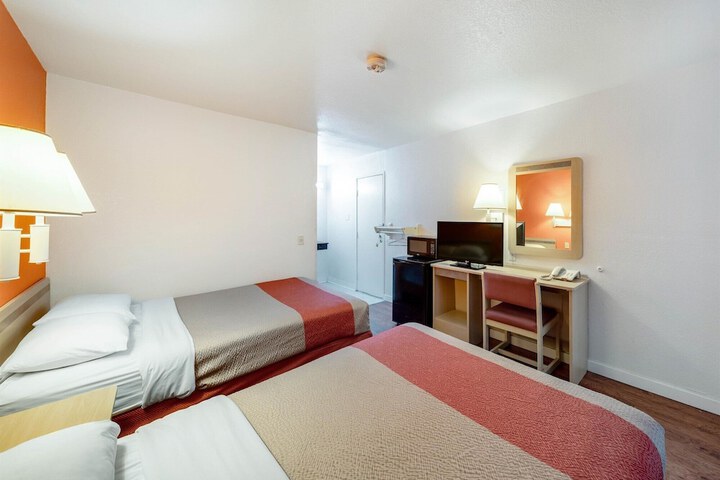 Motel 6 Greenville TX