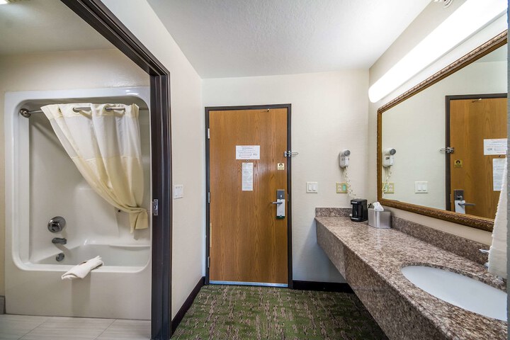 Room 30 of 43