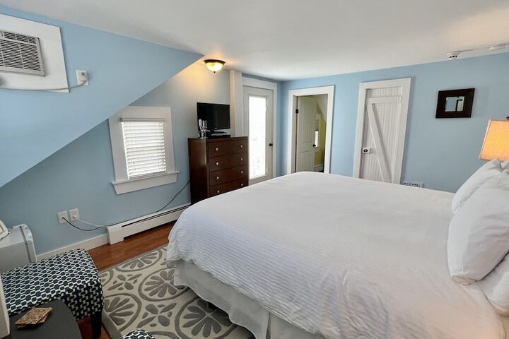 Room 28 of 62