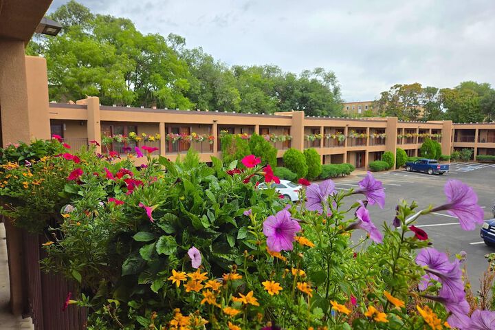 El Sendero Inn an Ascend Collection Hotel