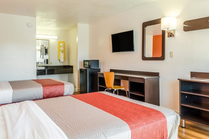 Room 26 of 28