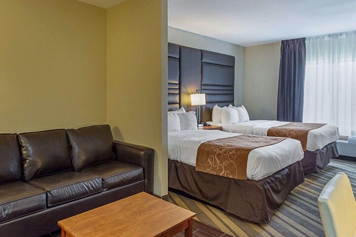 Comfort Suites near Tanger Outlet Mall