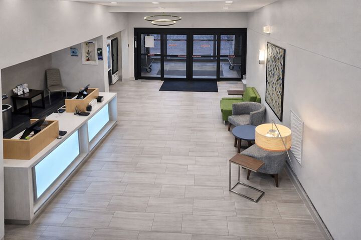Holiday Inn Express & Suites Winner by IHG