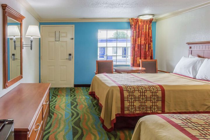 Room 13 of 16