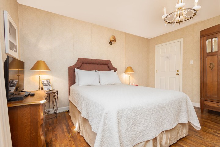 Room 45 of 77