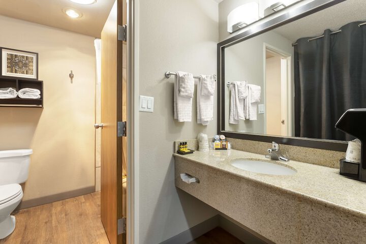 Best Western Plus Midwest Inn