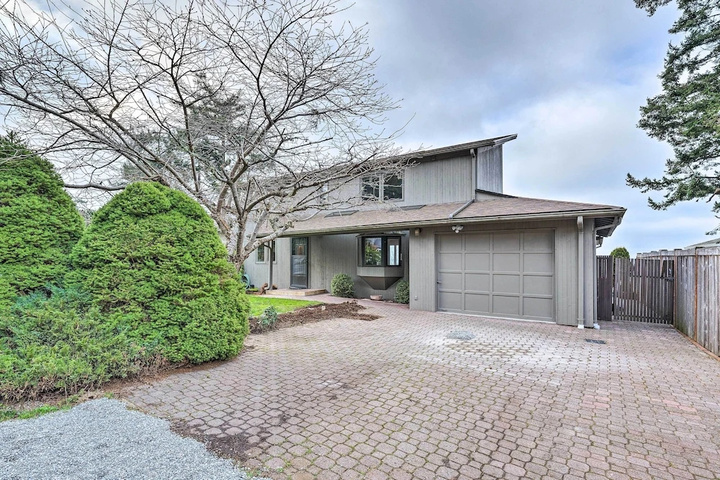 Lovely Coupeville Home w / Puget Sound Views!