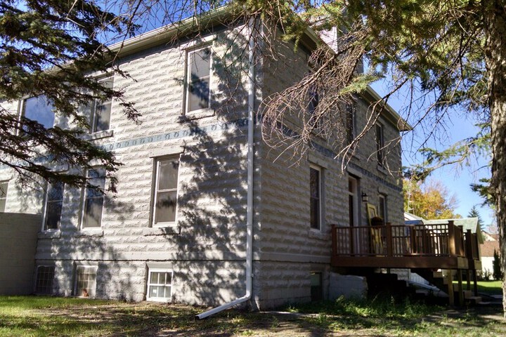 Grand Prairie Inn and Apartments