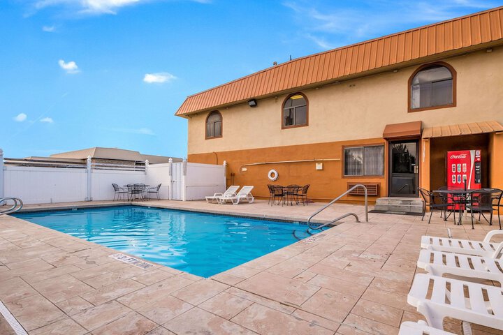 Pool 6 of 28