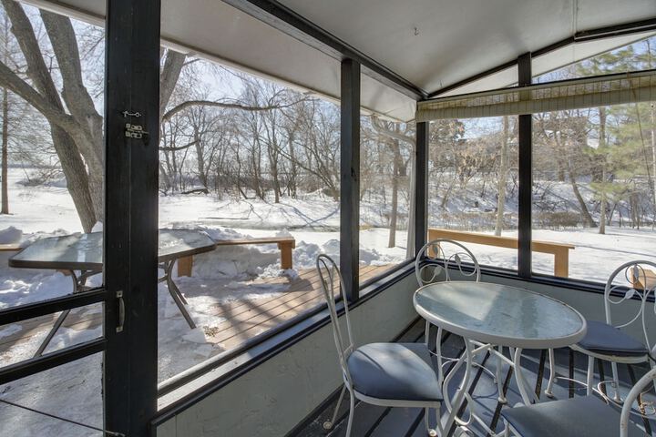Home Rental on Detroit Lake: Dock Game Room!