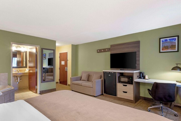 Room 25 of 33