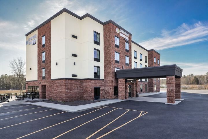 Cobblestone Hotel & Suites - Waukesha / West Milwaukee
