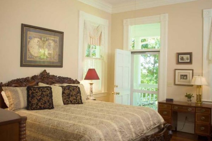 Lookaway Inn