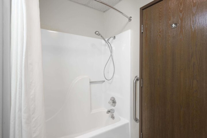 Room 8 of 15