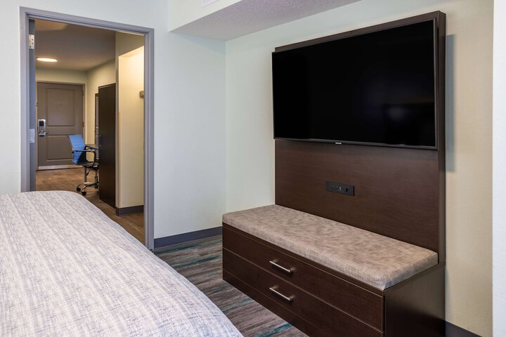 Room 37 of 54