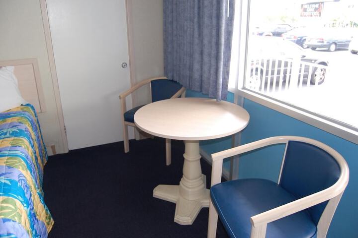 Room 16 of 38