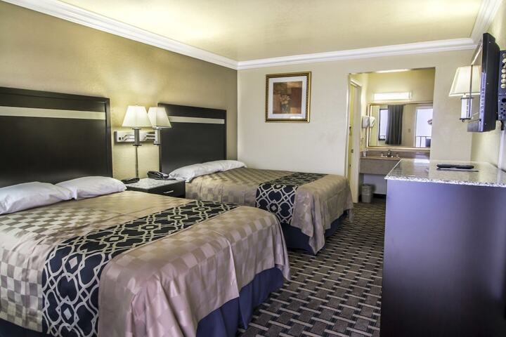 Room 11 of 18