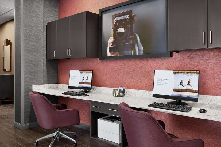 Business Center 28 of 28