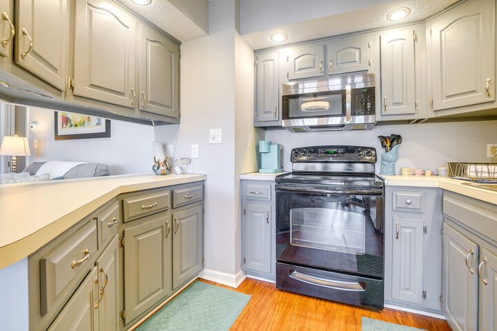 Little River Condo w / Pool Access - Near Beaches!