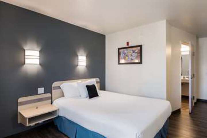 Room 105 of 112